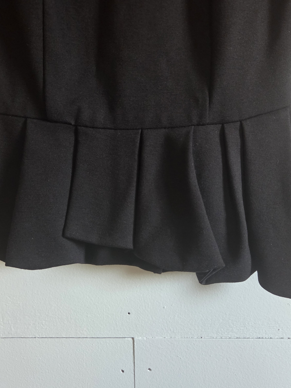White House Black Market Black Beaded Peplum Sleeveless Knit Top Women Size 2 - Picture 6 of 7